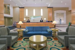 hotel everet lobby